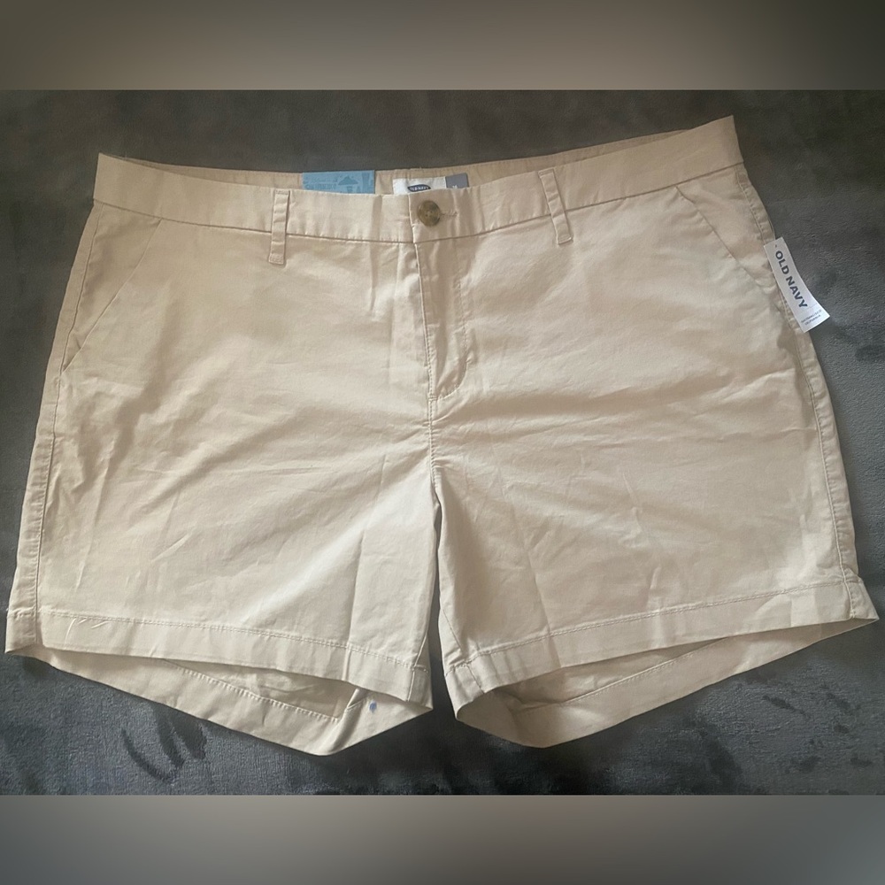 Old Navy Light Beige Shorts - Picture 1 of 5